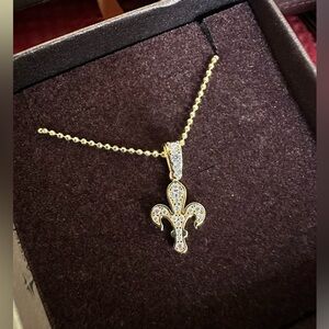 HUMILIS - Gold Fleur-de-Lis Necklace with Sparkling Accents